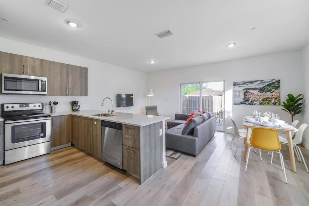 Amazing Town House 15 Min From The Beach Wfree Parking Villa Miami Exterior photo