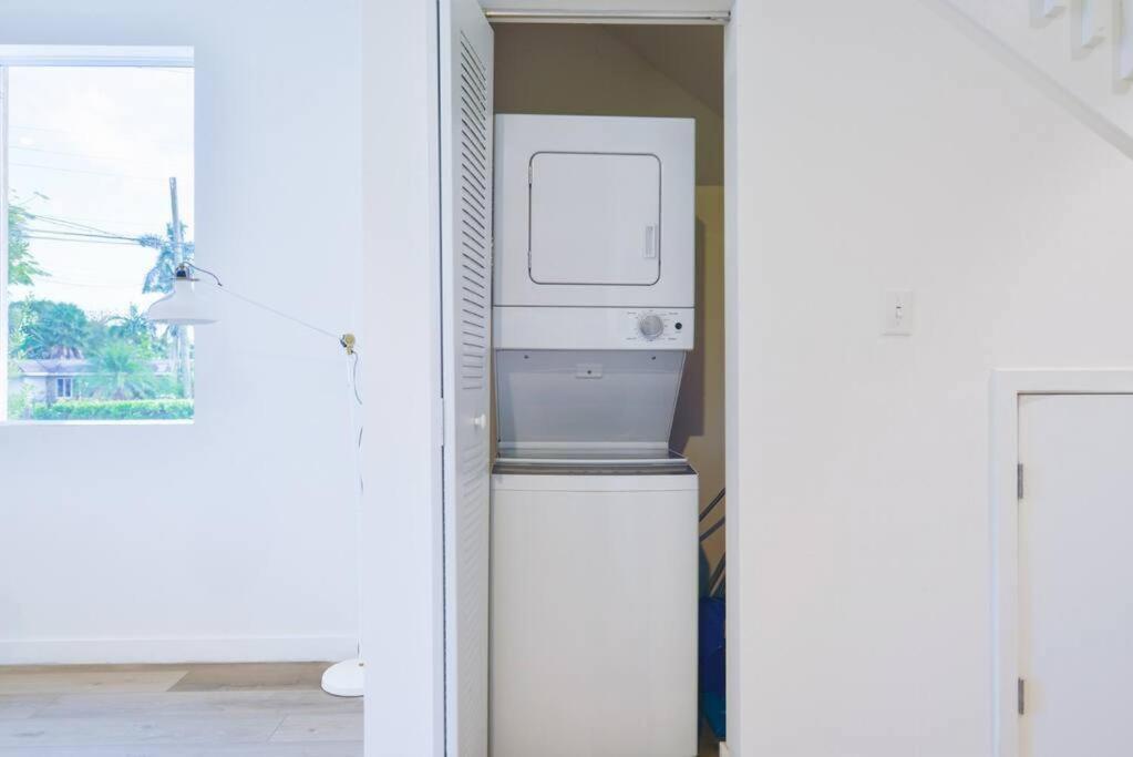 Amazing Town House 15 Min From The Beach Wfree Parking Villa Miami Exterior photo